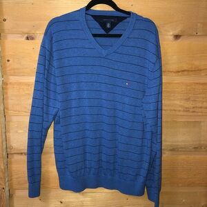Tommy Hilfiger light / dark blue striped V-Neck men’s sweater size XL Cotton